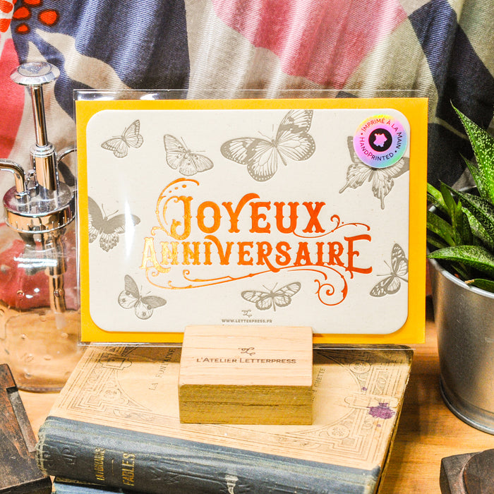 Carte Letterpress Papillons Joyeux Anniversaire, orange (avec enveloppe)