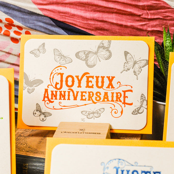 Carte Letterpress Papillons Joyeux Anniversaire, orange (avec enveloppe)